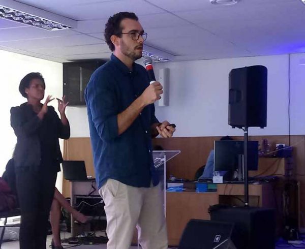 Educadores empreendedores podem transformar a vida de estudantes, afirma palestrante